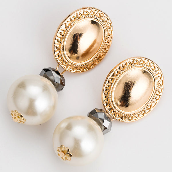 New Pearl Metal Earrings Exaggerated Big Brand Retro Earrings Women's Autumn Stud Earrings