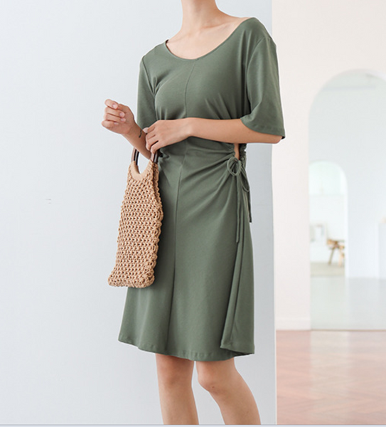 Women's dress with a long round collar and a slim waist