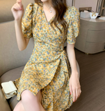 The new summer print dress looks thin and small