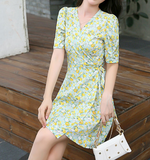 The new summer print dress looks thin and small